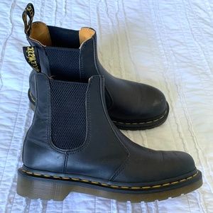 Dr. Martens Chelsea Boot 2976 Classico Leather